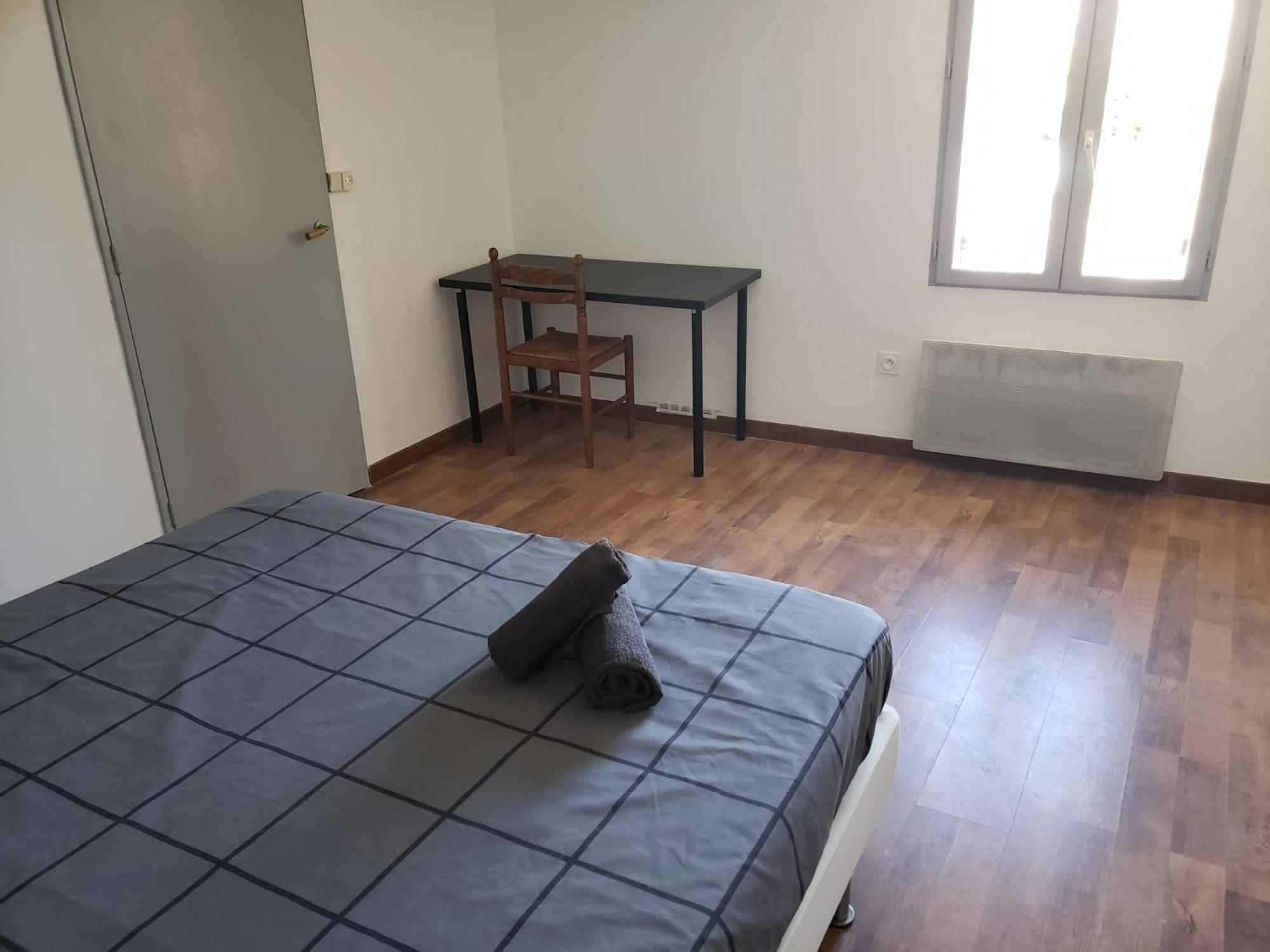 Chambres Meublees Et Spacieuses LʼIsle-Jourdain Δωμάτιο φωτογραφία