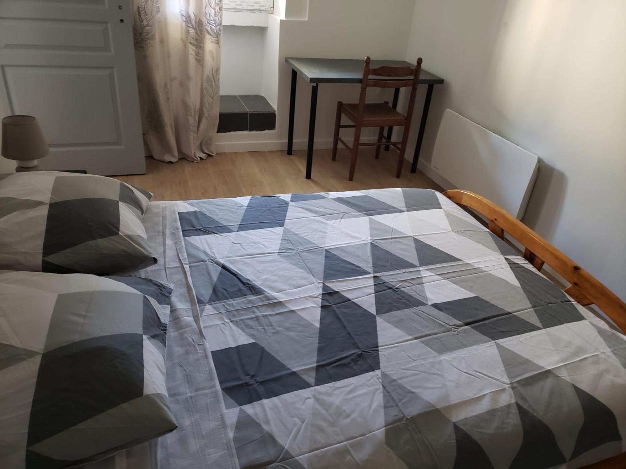 Chambres Meublees Et Spacieuses LʼIsle-Jourdain Εξωτερικό φωτογραφία